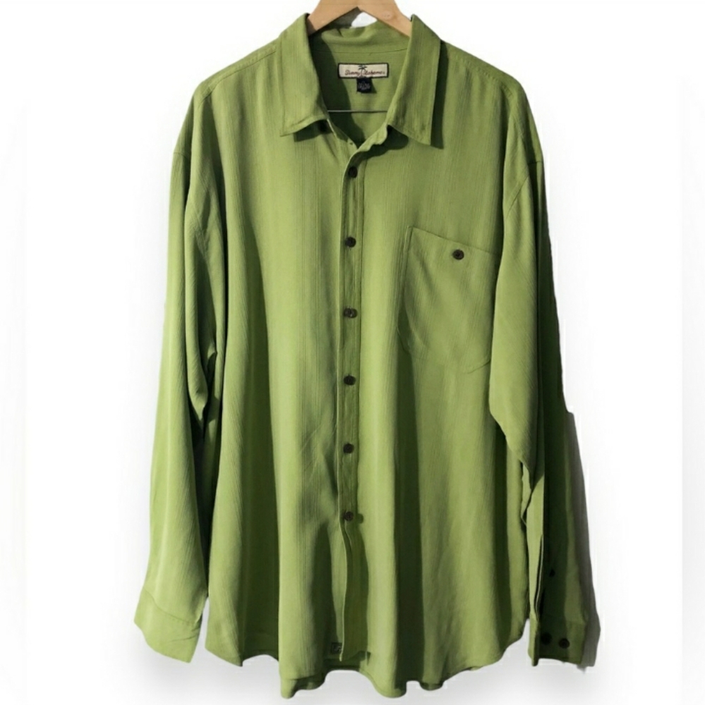 TOMMY BAHAMA 100% Silk Button Front Shirt 100% silk.
